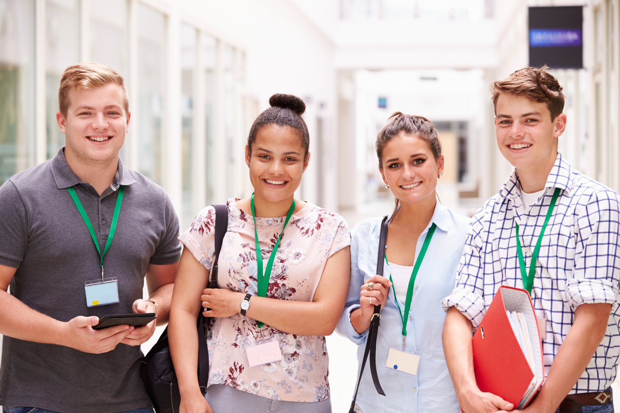 Tracking students. Фото student ID. ID студента. College students standing. Student ID 2026.